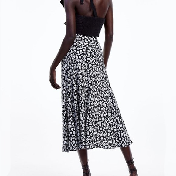 Zara - Floral Print midi skirt - Picture 2 of 5